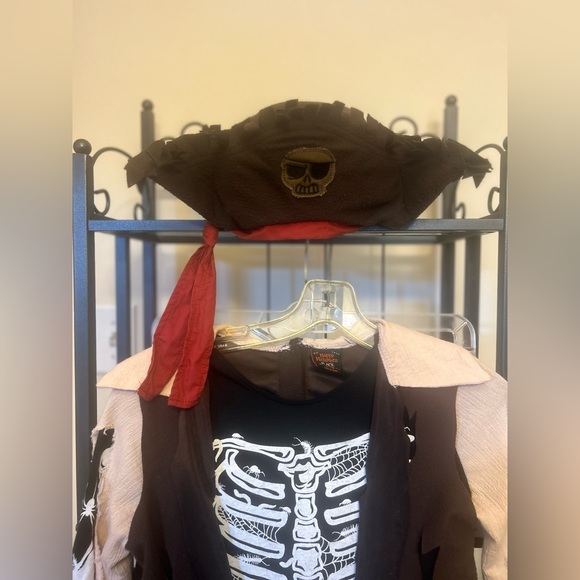 Pirate 3 Piece Costume Child size 7/8 - Picture 2 of 10